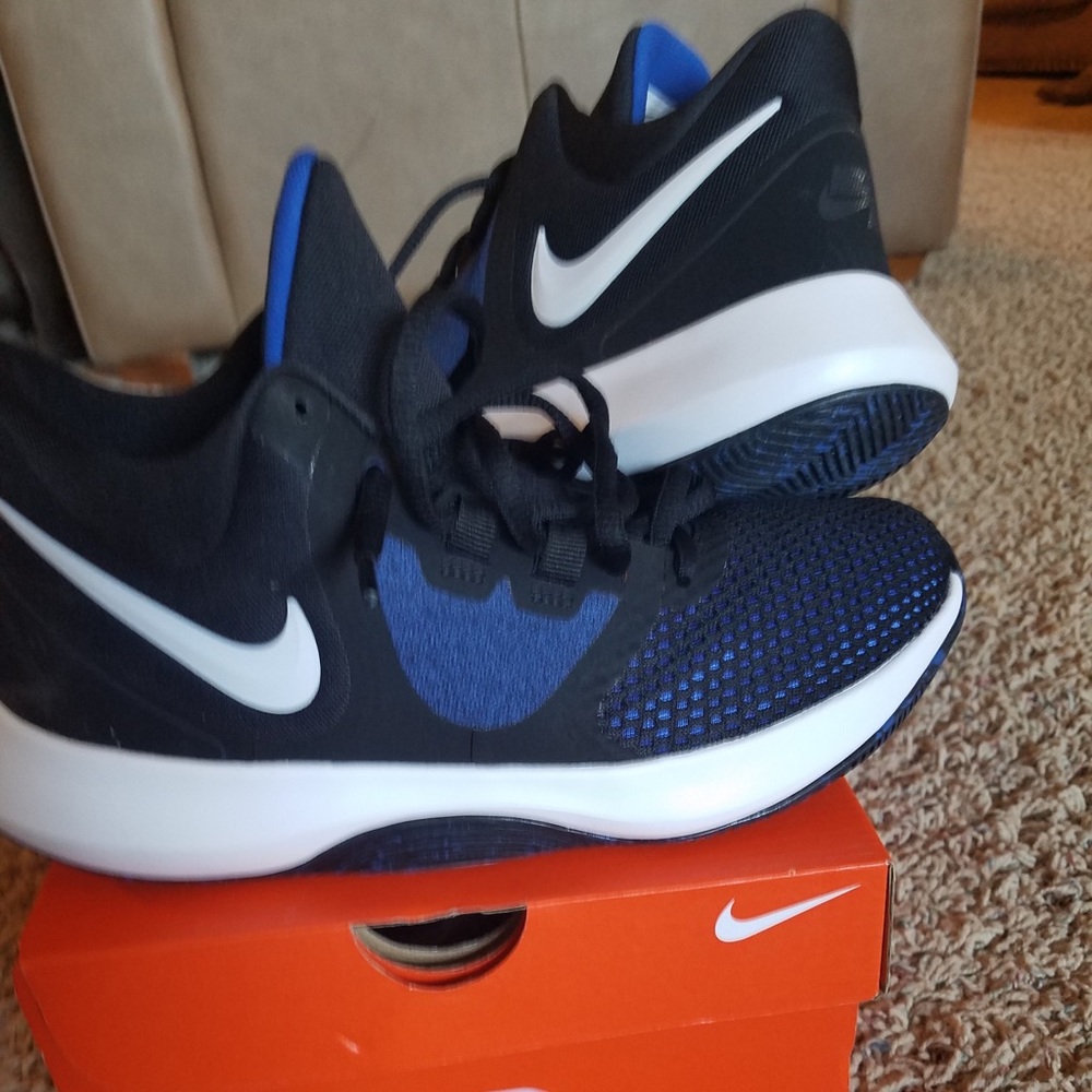 Women’s Basketball shoes size 7